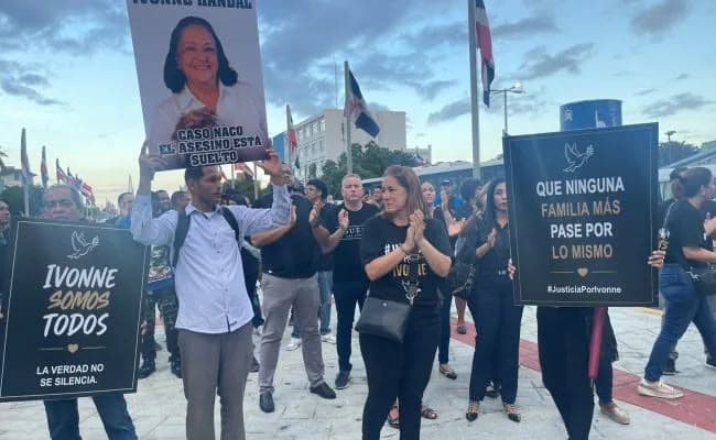Familiares de Ivonne Handal realizan vigilia y esperan imputado sea enviado a juicio