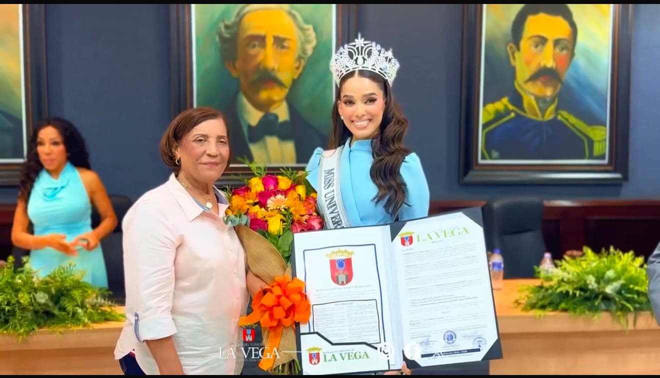 Melissa Núñez y la alcaldesa de La Vega Amparo Custodio