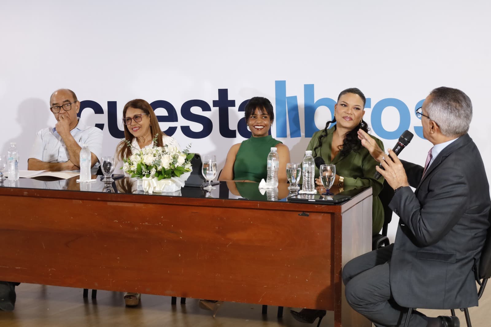 Revista De Paseo desarolla paneles sobre turismo interno